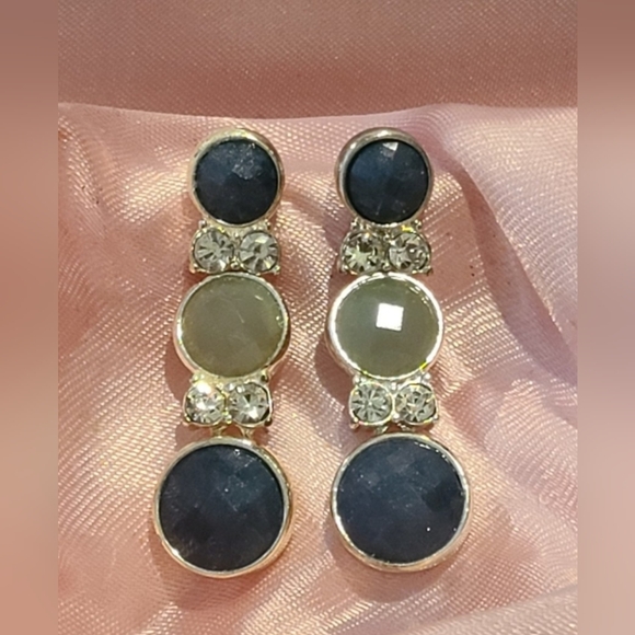 Three Tier Earrings - Picture 4 of 4